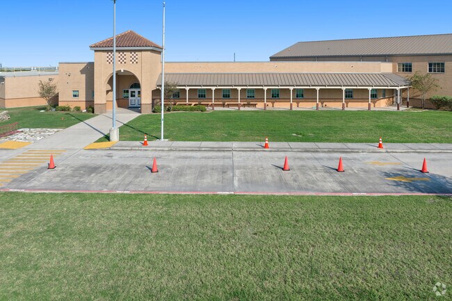 In the North Bay area, the school has an enrollment of approximately 813 students.