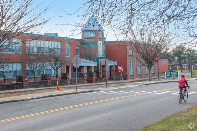 Bentley Academy Charter School provides education in the neighborhood of 
Salem.