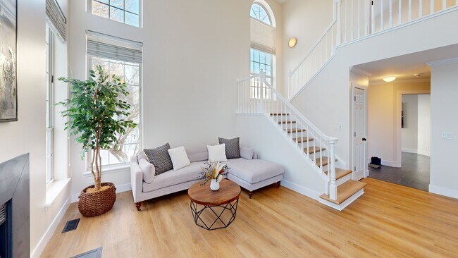 108 Huntington St unit 27-E-E, Lake Bluff, IL 60044 - photo 2