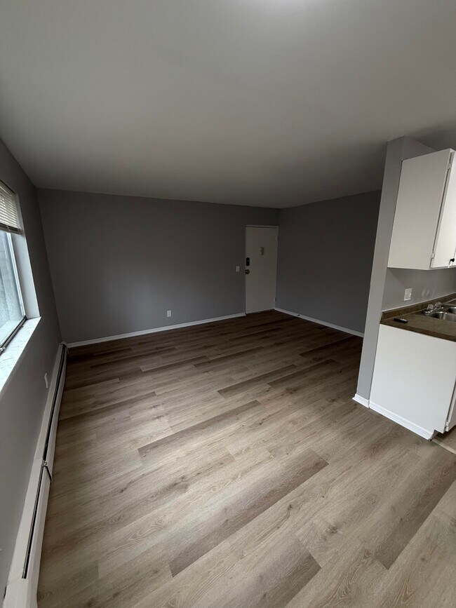 Lincoln Woods Flats, Norwood, OH 45212 - photo 2