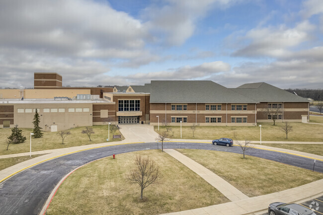 Holt Senior High School, Entrancew