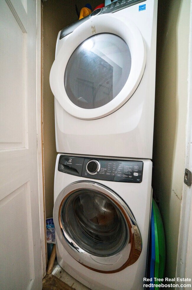 133 Saint Alphonsus St unit 2, Boston, MA 02120 - photo 7