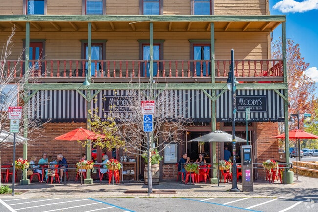 Moody’s Bistro patio draws crowds for lively dining in downtown Truckee.