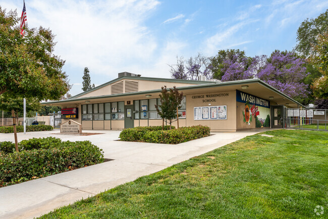Washington Elementary School nearby Casa Blanca is a beautiful educational institution.