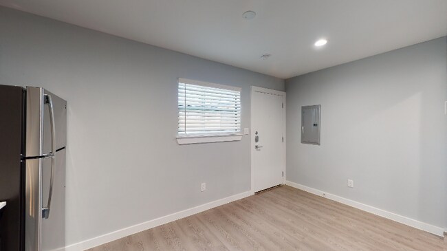 4400 San Jacinto St unit 104, Dallas, TX 75204 - photo 4