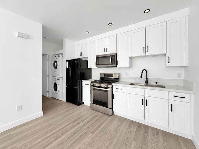 1273 Donatello St, Lancaster, CA 93535 - photo 7