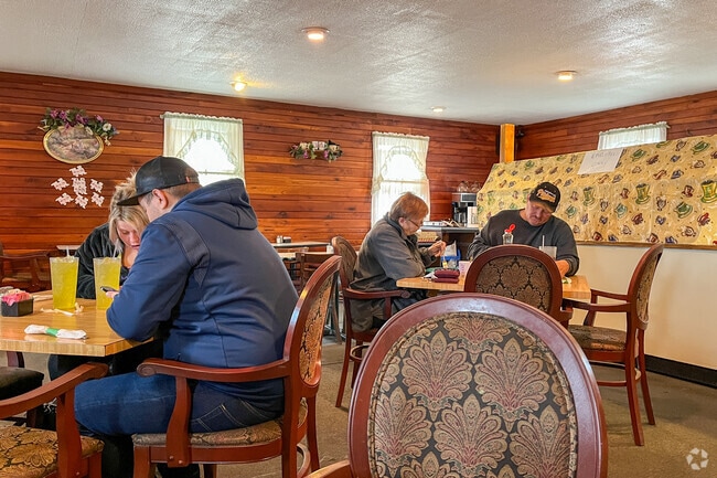 Franklin Township locals hit up B&B Family Diner for hearty meals and neighborly vibes.