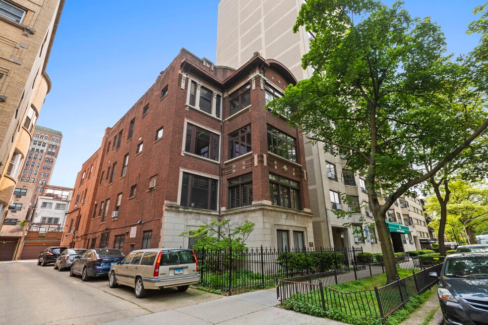 433 W Wellington Ave unit 2S, Chicago, IL 60657 - photo 1