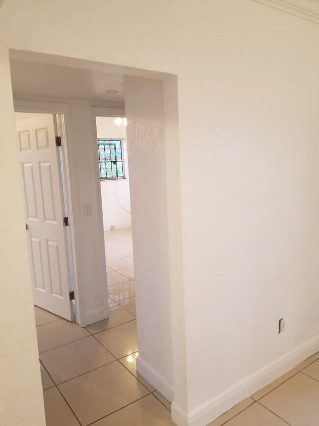 7043 NW 6th Ct unit Back Unit, Miami, FL 33150 - photo 4