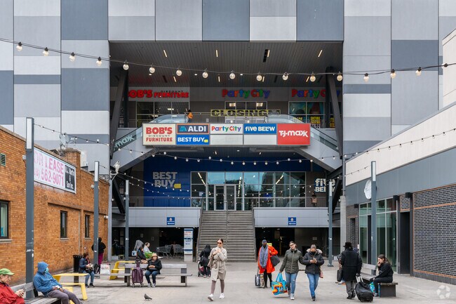 Broadway Plaza offers convenient access to big-brand stores for everyday.