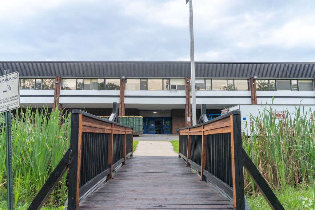 Lime Kiln Elementary School provides education for the little residents of Spring Valley.