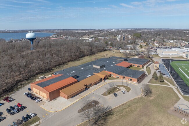 Indian Mound School has a large campus.