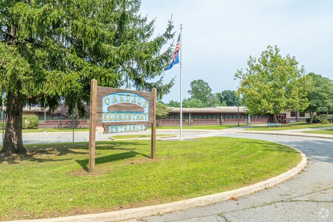 Oakdale Elementary School is located in Montville and received a B rating from Niche.