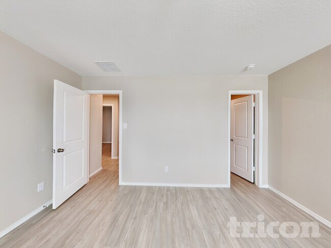 10246 Devon Wheel St, San Antonio, TX 78254 - photo 5