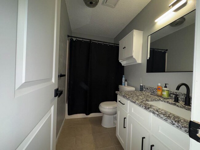 2304 Westchester Dr unit B, Pantego, TX 76015 - photo 2