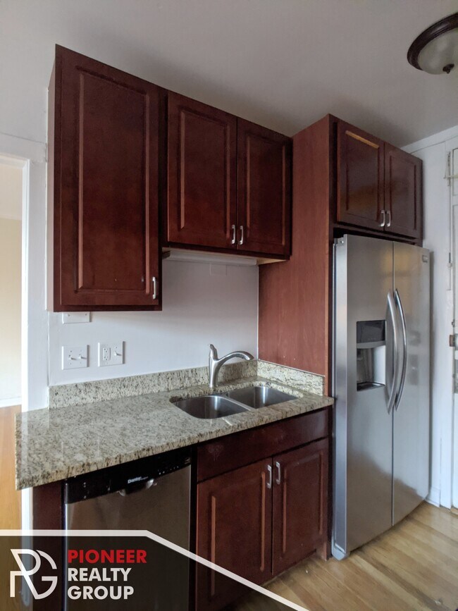 2122 W Ainslie St unit 2100-2E, Chicago, IL 60625 - photo 6