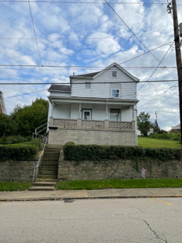 213 Washington St Unit 2, Mount Pleasant, PA 15666