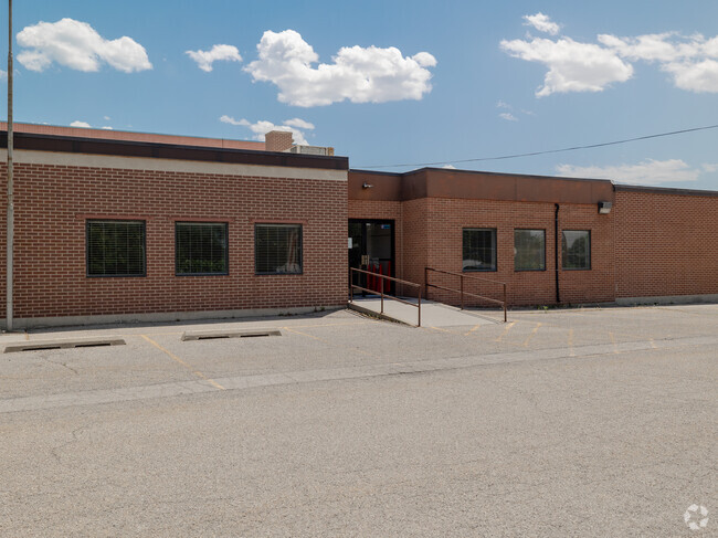 The entrance to Mount Vernon Academy is ADA friendly.