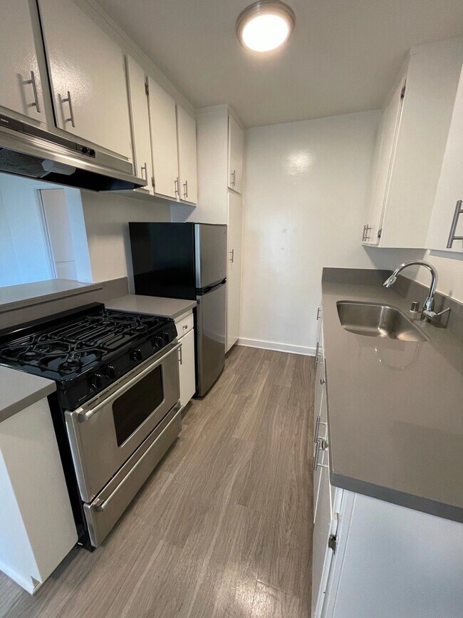 5307 Sepulveda Blvd unit 101, Sherman Oaks, CA 91411 - photo 2