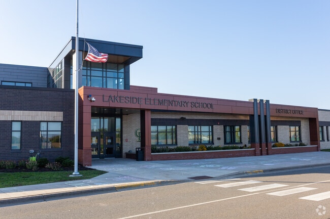 Lakeside Elementary School provides education in the neighborhood of 
Isanti Northern Suburbs