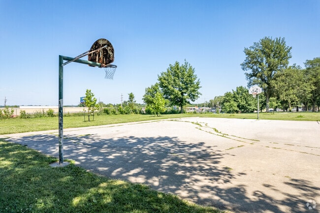 Bowling Green Park's basketball field is located on the west side of the baseball field.
