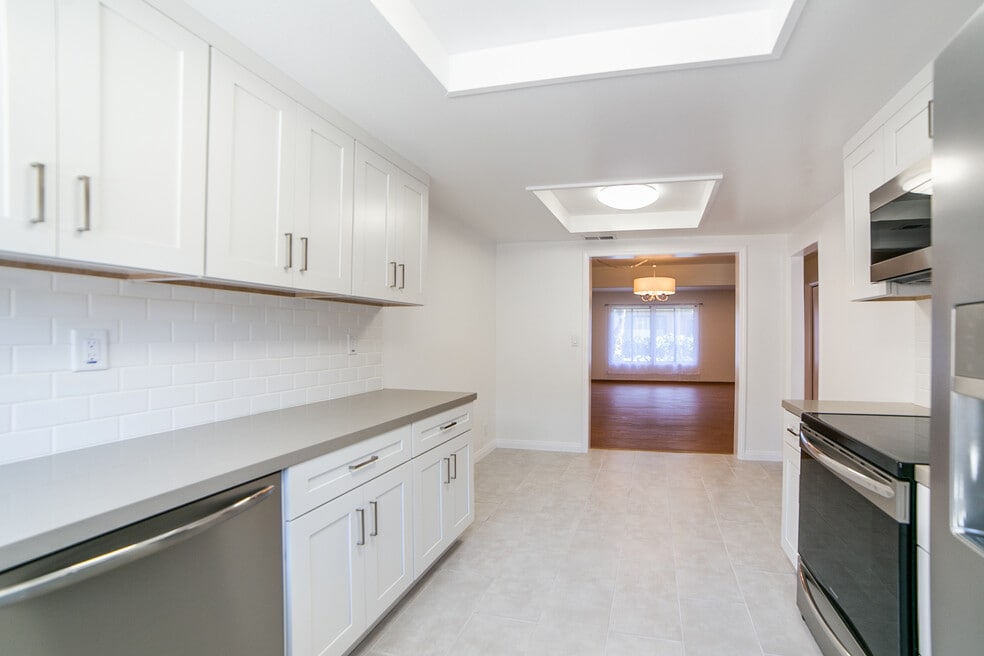 9743 Reseda Blvd unit Upstairs north bedro, Northridge, CA 91324 - photo 1