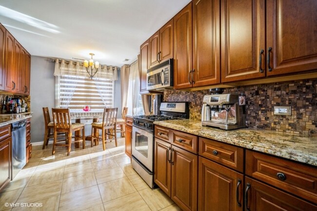 1413 Sutton Ct, Vernon Hills, IL 60061 - photo 5