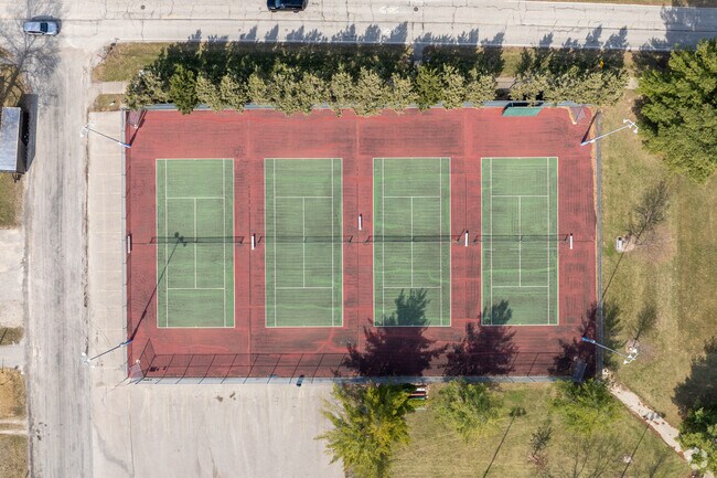 Play tennis, baseball, and basketball at Effingham Community Park.
