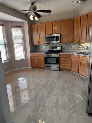 720 Prestwick Ln Unit 207, Wheeling, IL 60090