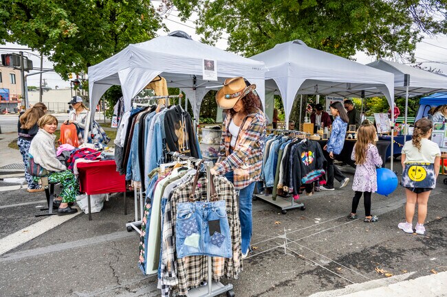 Browse through local vendors and artists at the Syosset Street Fair.