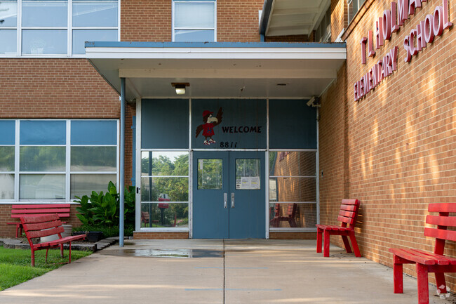 Holman Elementary School has a student to teacher ratio of 9:1.
