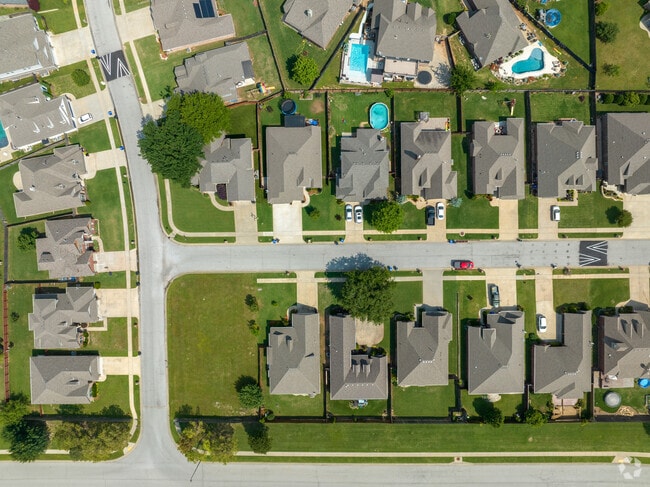 Homes line the streets of the Battle Creek neighborhood with well-manicured lots.