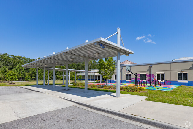 Student pick-up at Hodge Elementary School in Savannah, GA.