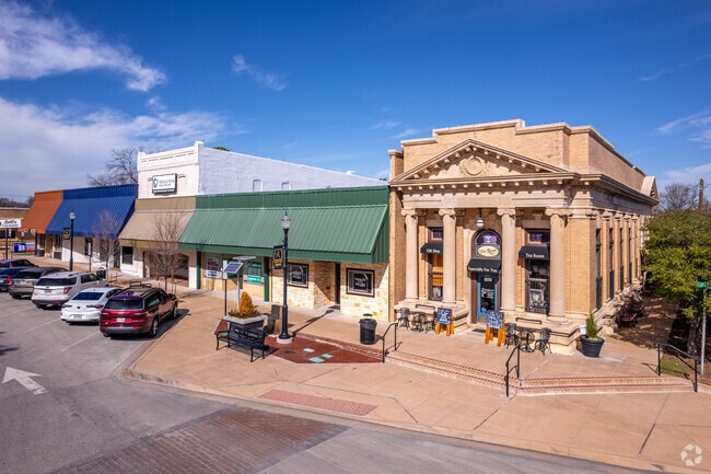Local shops are lined up in Kaufman's town square for locals to shop and eat.