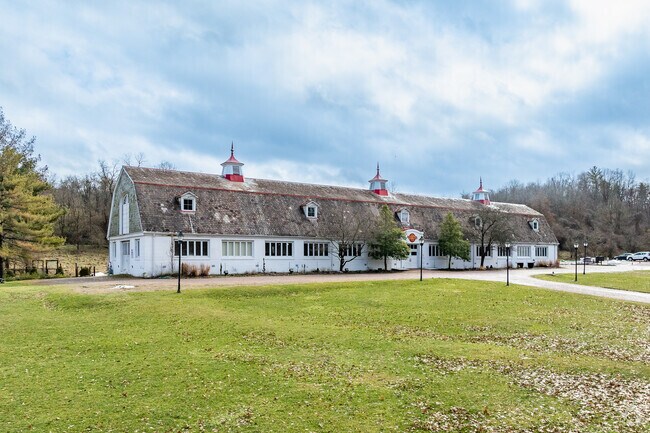 The Dairy Barn Arts Center offers free admission, as well as quilts, fabrics, and a gift shop.