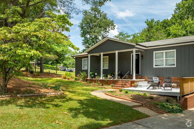 Ranch-style homes are one of the most common sights in Saint Stephens.