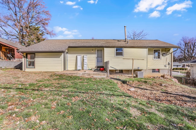 1347 Samoa Dr, Saint Louis, MO 63126 - photo 3