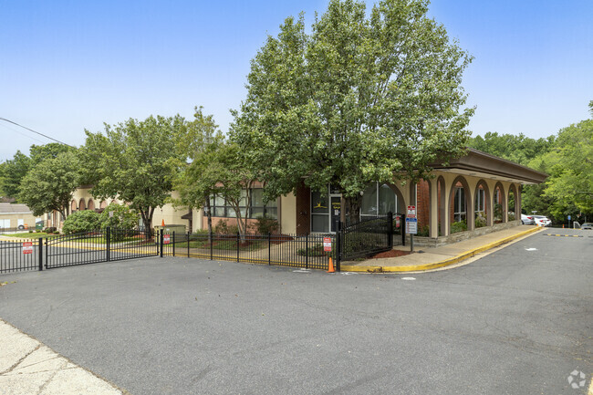 The Palm Tree School in Fairfax has parking available on site.