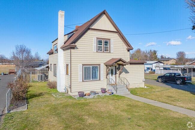 Toppenish homes often feature. large yards and properties with ample space.