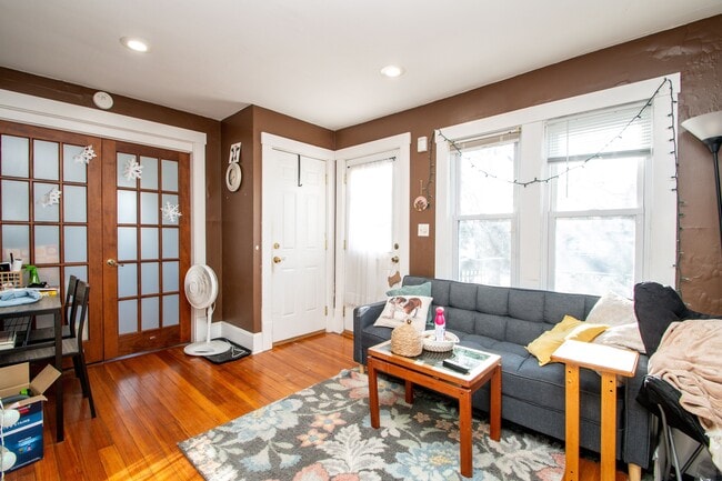 407 N Glenwood Ave unit 407 Glenwood lower, Peoria, IL 61606 - photo 7