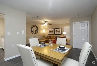 2410 Memorial Dr, Bryan, TX 77802