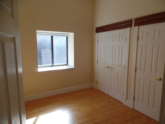108 Richmond St unit 1, Boston, MA 02109 - photo 7