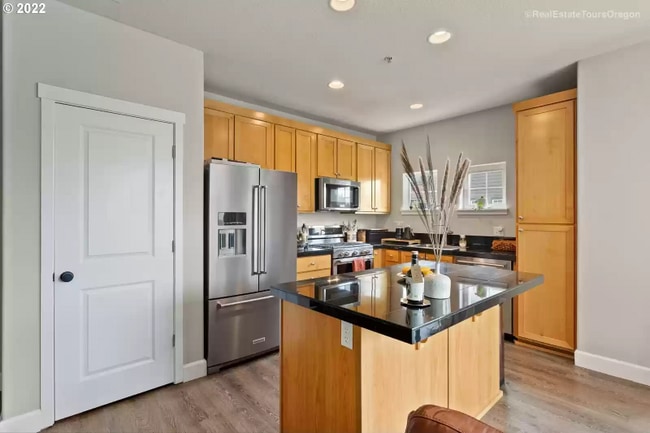 1000 SW 170th Ave unit 202, Beaverton, OR 97003 - photo 2