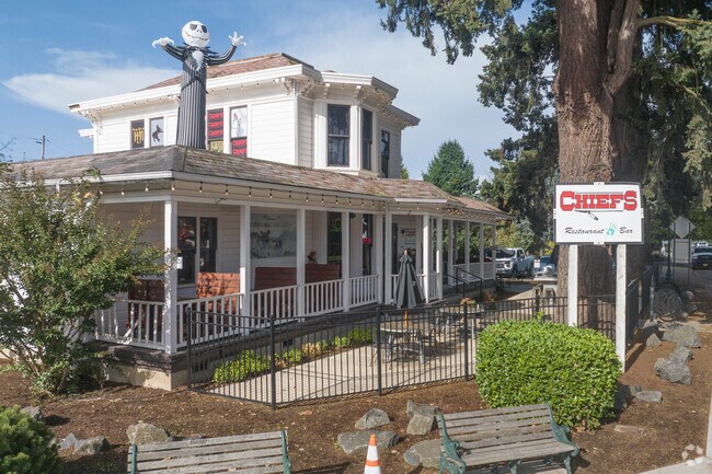 Chiefs Brewhouse is the most popular restaurant in downtown Coburg Oregon.