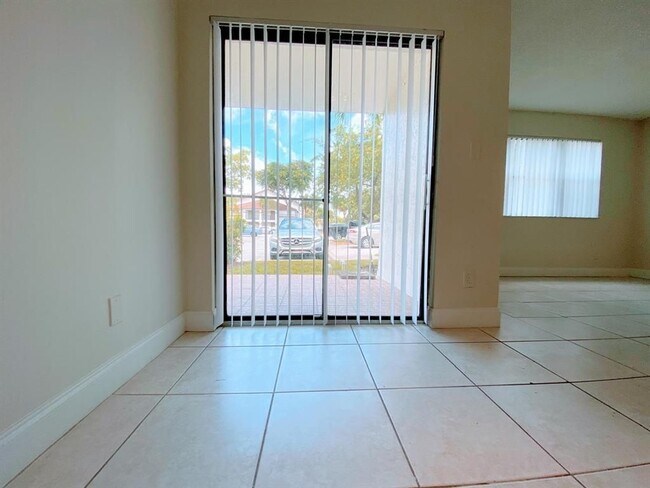 530 S Park Rd, Hollywood, FL 33021 - photo 7