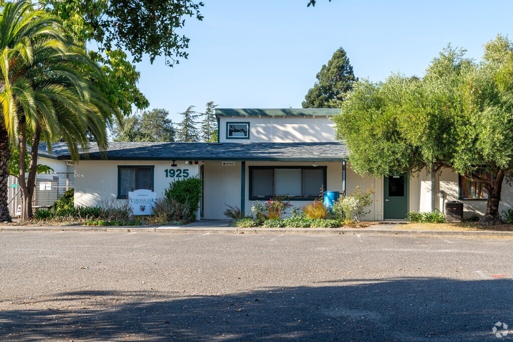 College Oak Montessori School serves students in the Northwest Santa Rosa community.
