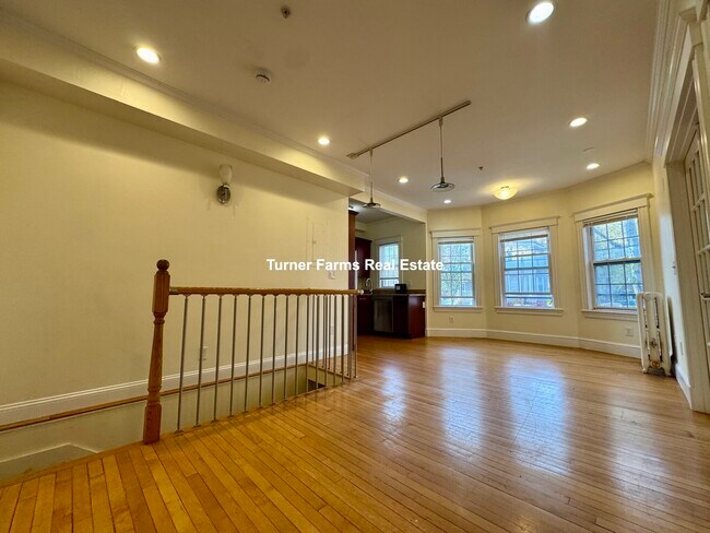 154 Magazine St unit 2, Cambridge, MA 02139 - photo 3