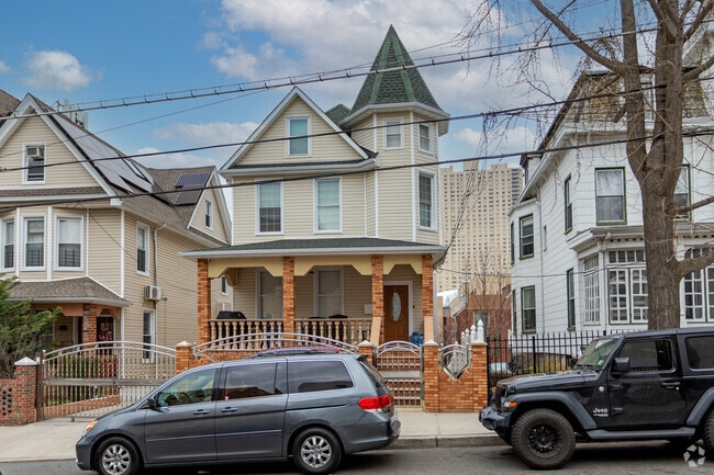 Detached Victorian Homes: Historical Designs In A Modern Neighborhood