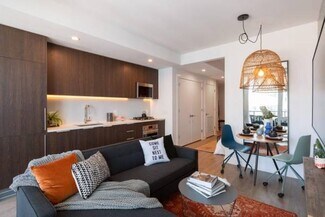 300 W Hill St Unit 802, Chicago, IL 60610