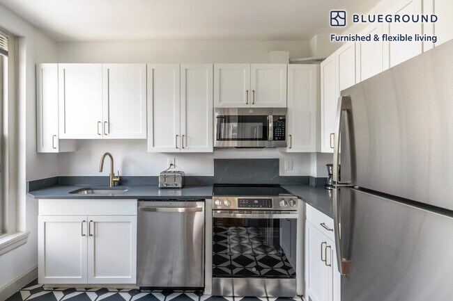 1284 Beacon St unit FL3-ID1177, Brookline, MA 02446 - photo 7